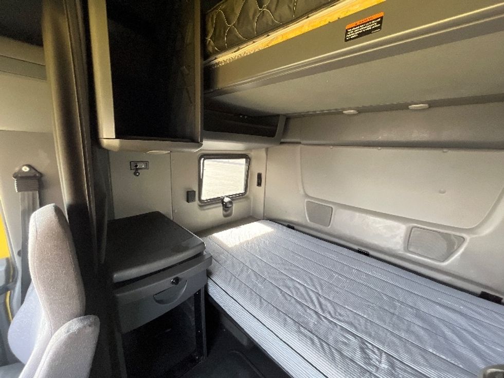 Sleeper Tractor-Heavy Duty Tractors-International-2022-LT625-El Paso-TX-693,531\n\t\tmiles-$ 32,250 - Image 19