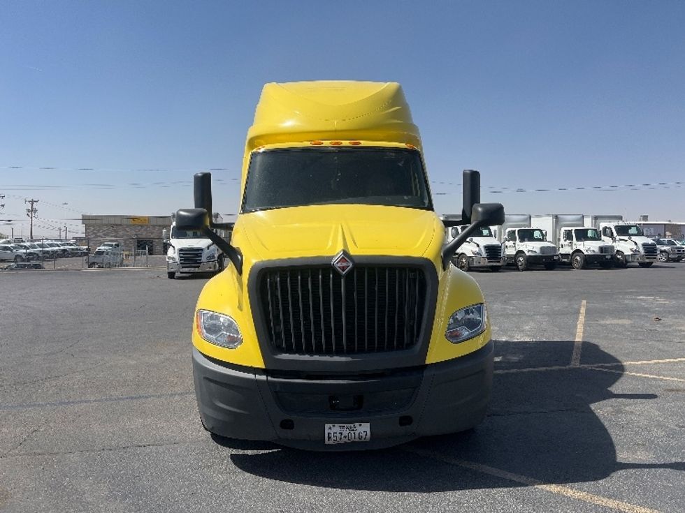 Sleeper Tractor-Heavy Duty Tractors-International-2022-LT625-El Paso-TX-693,531\n\t\tmiles-$ 32,250 - Image 2