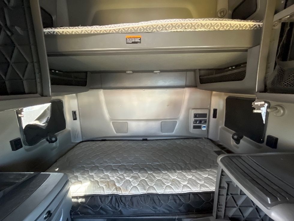 Sleeper Tractor-Heavy Duty Tractors-International-2022-LT625-El Paso-TX-729,512\n\t\tmiles-$ 30,000 - Image 16