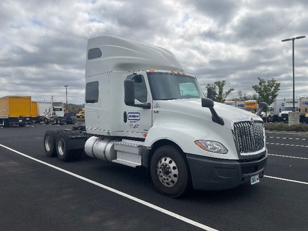Sleeper Tractor-Heavy Duty Tractors-International-2022-LT625-Everett-WA-445,652\n\t\tmiles-$ 52,000 - Image 1