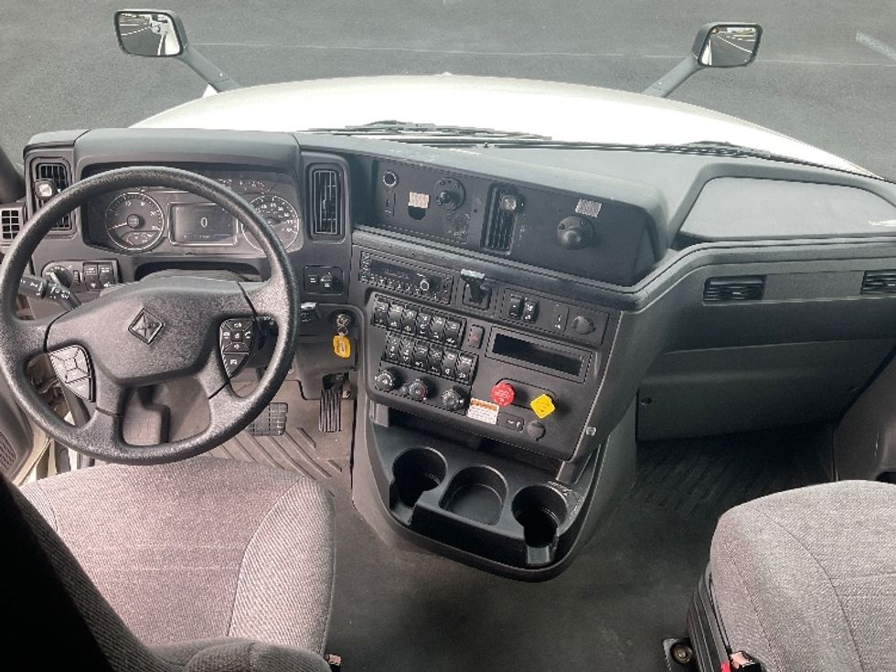 Sleeper Tractor-Heavy Duty Tractors-International-2022-LT625-Everett-WA-445,652\n\t\tmiles-$ 52,000 - Image 12