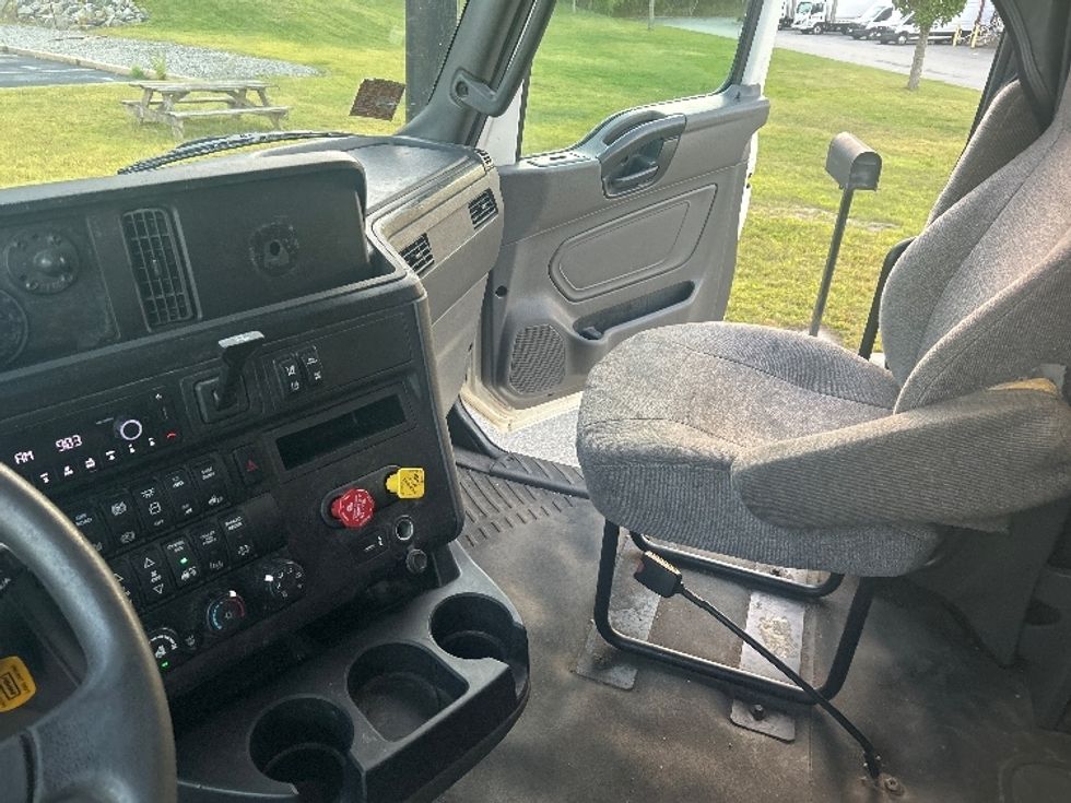 Sleeper Tractor-Heavy Duty Tractors-International-2022-LT625-Fitchburg-MA-284,866\n\t\tmiles-$ 79,500 - Image 12