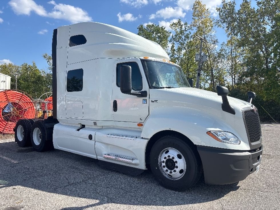Sleeper Tractor-Heavy Duty Tractors-International-2022-LT625-Fort Wayne-IN-402,187\n\t\tmiles-$ 63,000 - Image 1
