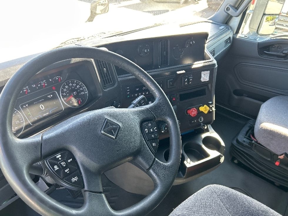 Sleeper Tractor-Heavy Duty Tractors-International-2022-LT625-Fort Wayne-IN-404,675\n\t\tmiles-$ 62,750 - Image 10