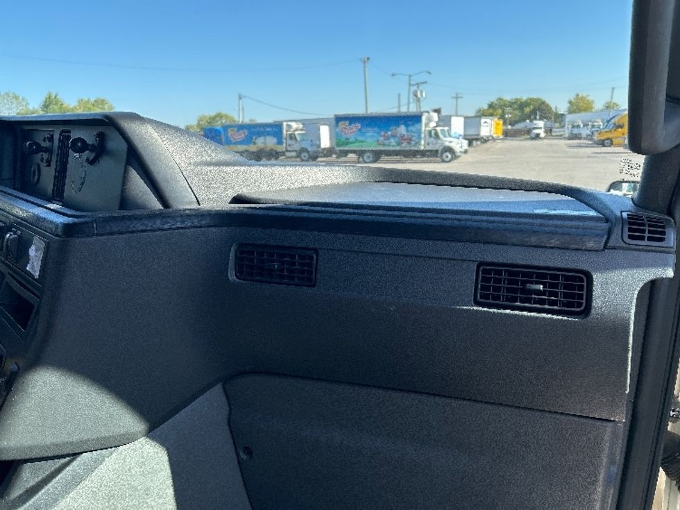 Sleeper Tractor-Heavy Duty Tractors-International-2022-LT625-Fort Wayne-IN-404,675\n\t\tmiles-$ 62,750 - Image 14