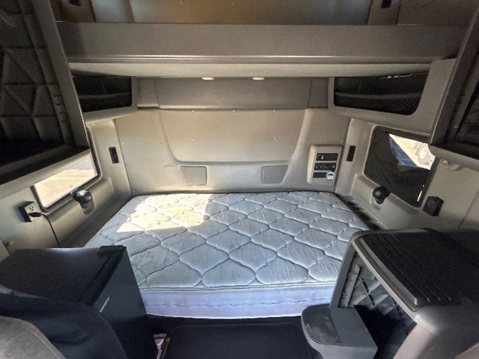 Sleeper Tractor-Heavy Duty Tractors-International-2022-LT625-Fort Wayne-IN-404,675\n\t\tmiles-$ 62,750 - Image 16