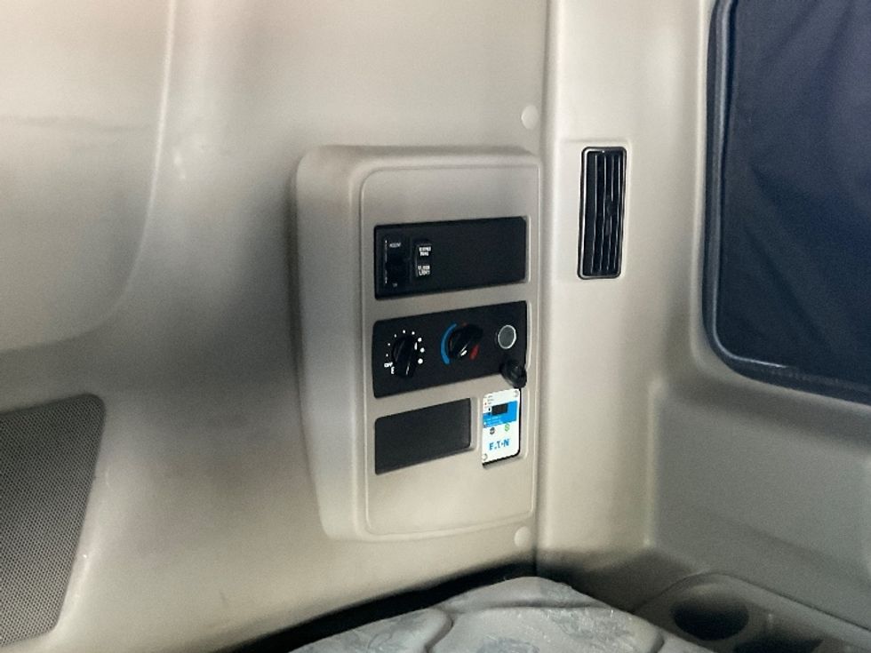 Sleeper Tractor-Heavy Duty Tractors-International-2022-LT625-Fort Wayne-IN-404,675\n\t\tmiles-$ 62,750 - Image 23