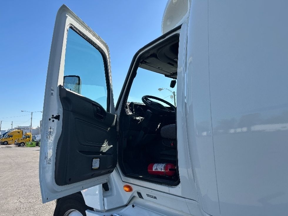 Sleeper Tractor-Heavy Duty Tractors-International-2022-LT625-Fort Wayne-IN-404,675\n\t\tmiles-$ 62,750 - Image 9