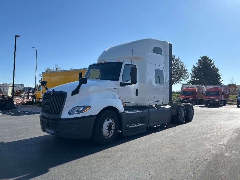 2022 International LT625 LT photo 3