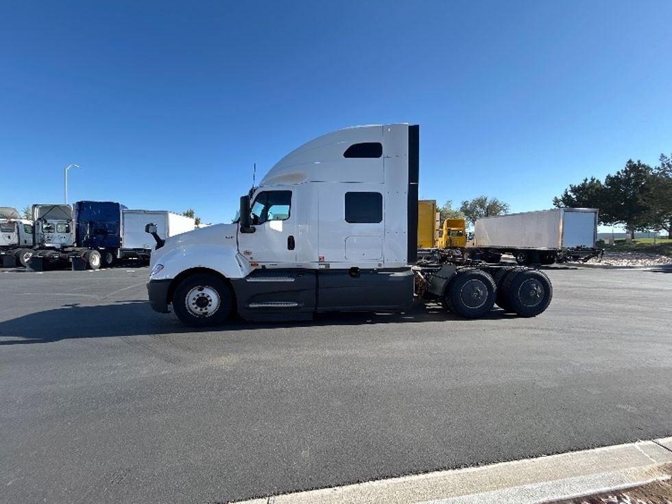 2022 International LT625 LT photo 4