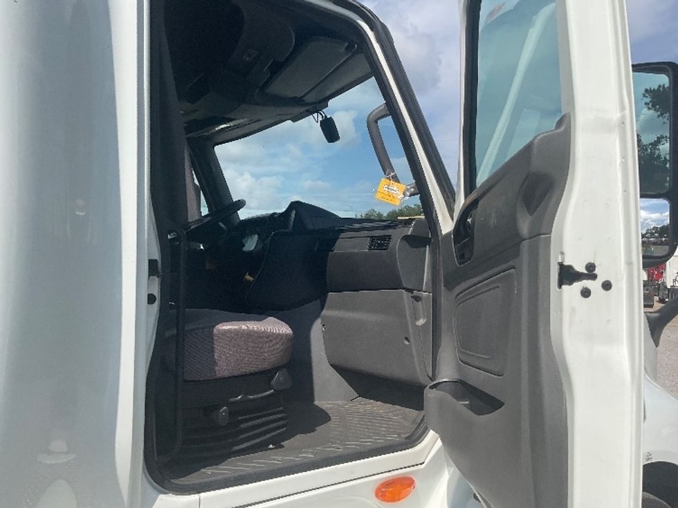 Sleeper Tractor-Heavy Duty Tractors-International-2022-LT625-Homewood-AL-378,764\n\t\tmiles-$ 68,500 - Image 13