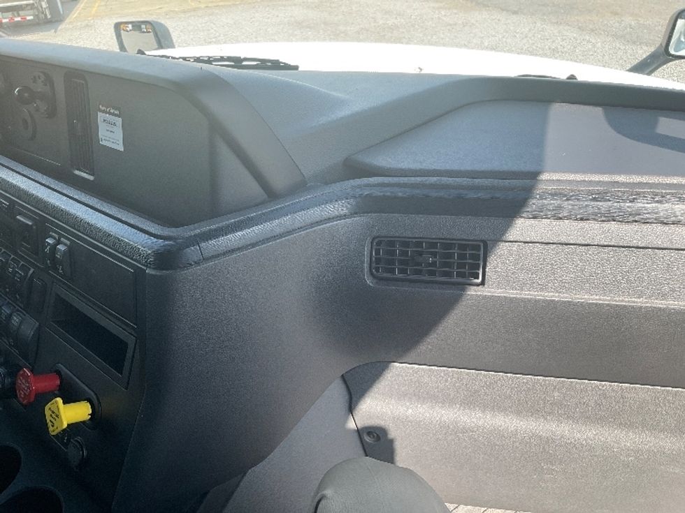 Sleeper Tractor-Heavy Duty Tractors-International-2022-LT625-Homewood-AL-378,764\n\t\tmiles-$ 68,500 - Image 14