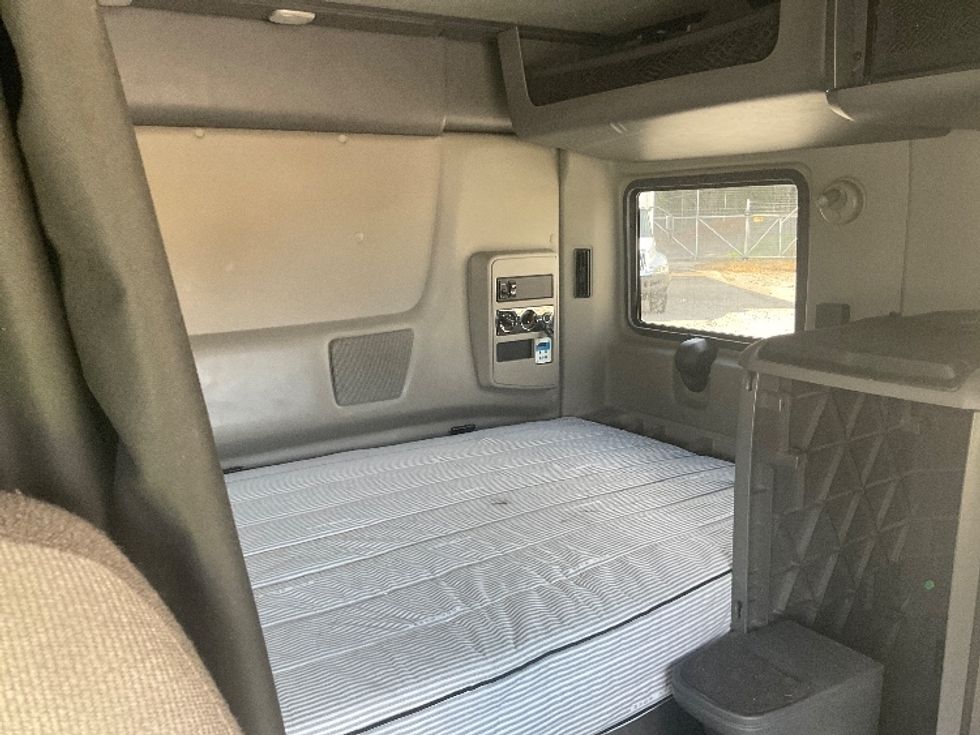 Sleeper Tractor-Heavy Duty Tractors-International-2022-LT625-Homewood-AL-378,764\n\t\tmiles-$ 68,500 - Image 16