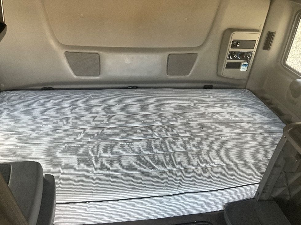 Sleeper Tractor-Heavy Duty Tractors-International-2022-LT625-Homewood-AL-378,764\n\t\tmiles-$ 68,500 - Image 17