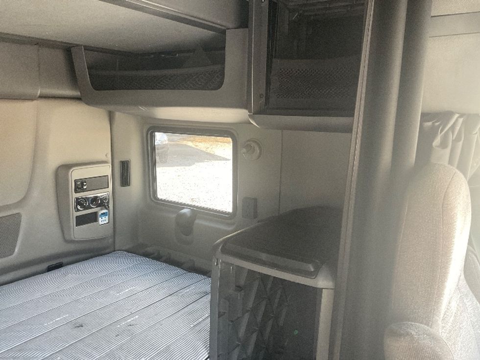 Sleeper Tractor-Heavy Duty Tractors-International-2022-LT625-Homewood-AL-378,764\n\t\tmiles-$ 68,500 - Image 18