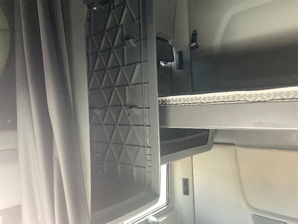 Sleeper Tractor-Heavy Duty Tractors-International-2022-LT625-Homewood-AL-378,764\n\t\tmiles-$ 68,500 - Image 19