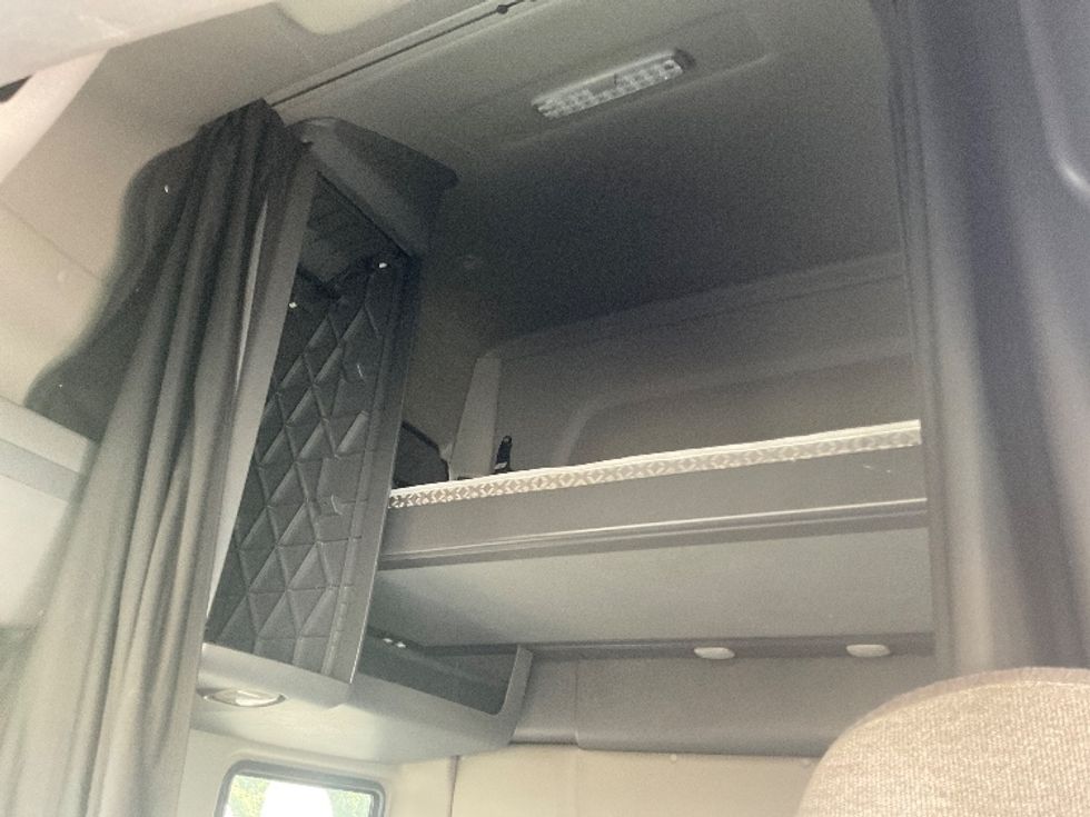 Sleeper Tractor-Heavy Duty Tractors-International-2022-LT625-Homewood-AL-378,764\n\t\tmiles-$ 68,500 - Image 22