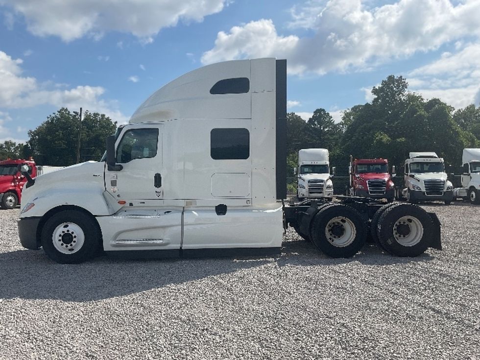 Sleeper Tractor-Heavy Duty Tractors-International-2022-LT625-Homewood-AL-378,764\n\t\tmiles-$ 68,500 - Image 4