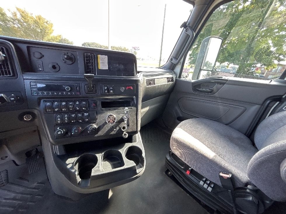Sleeper Tractor-Heavy Duty Tractors-International-2022-LT625-Houston-TX-448,968\n\t\tmiles-$ 59,750 - Image 11