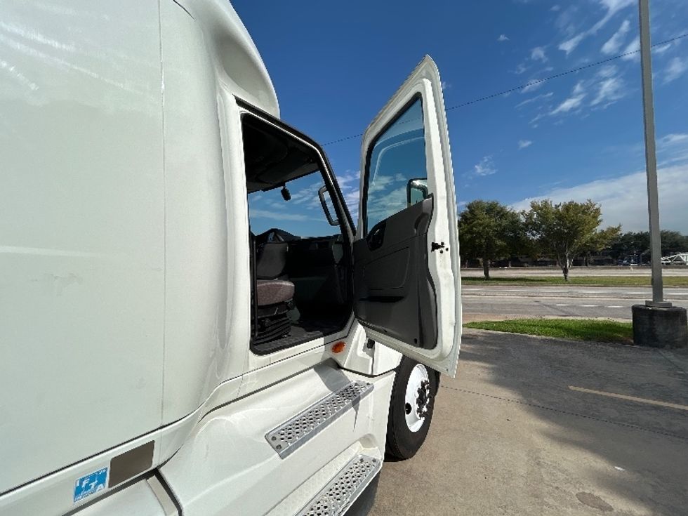 Sleeper Tractor-Heavy Duty Tractors-International-2022-LT625-Houston-TX-448,968\n\t\tmiles-$ 59,750 - Image 12