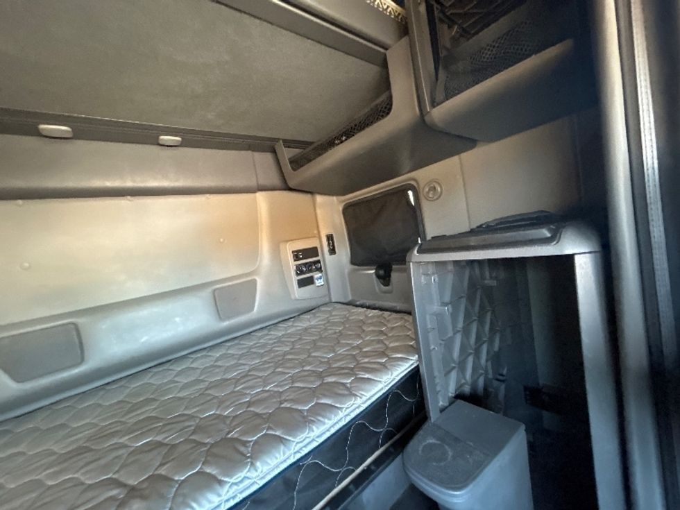 Sleeper Tractor-Heavy Duty Tractors-International-2022-LT625-Houston-TX-448,968\n\t\tmiles-$ 60,750 - Image 17