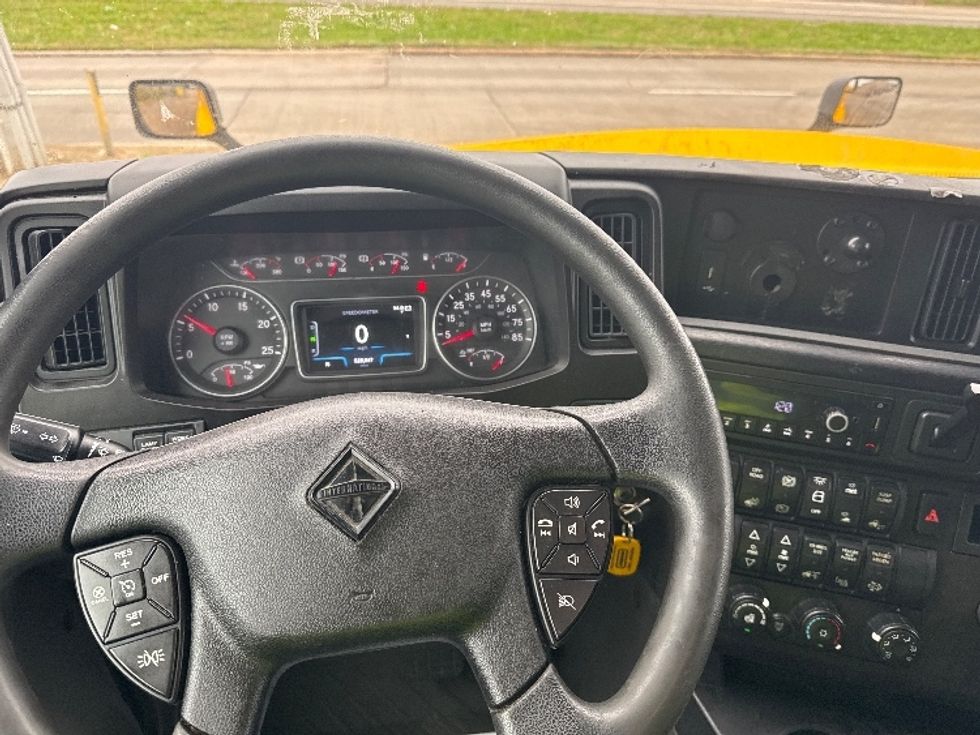 Sleeper Tractor-Heavy Duty Tractors-International-2022-LT625-Houston-TX-528,867\n\t\tmiles-$ 45,250 - Image 11