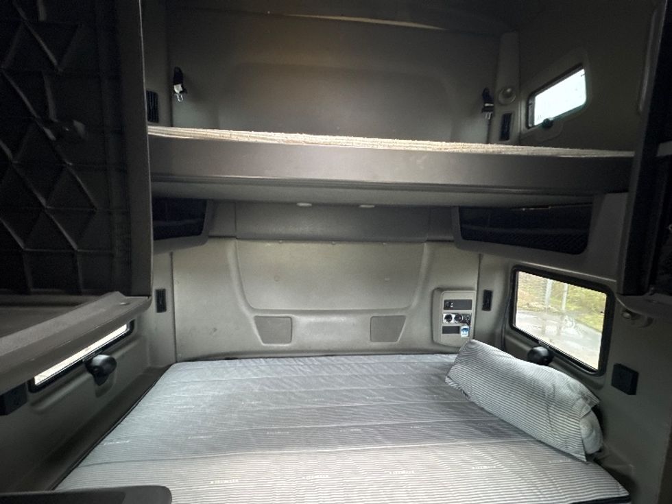 Sleeper Tractor-Heavy Duty Tractors-International-2022-LT625-Houston-TX-528,867\n\t\tmiles-$ 45,250 - Image 16