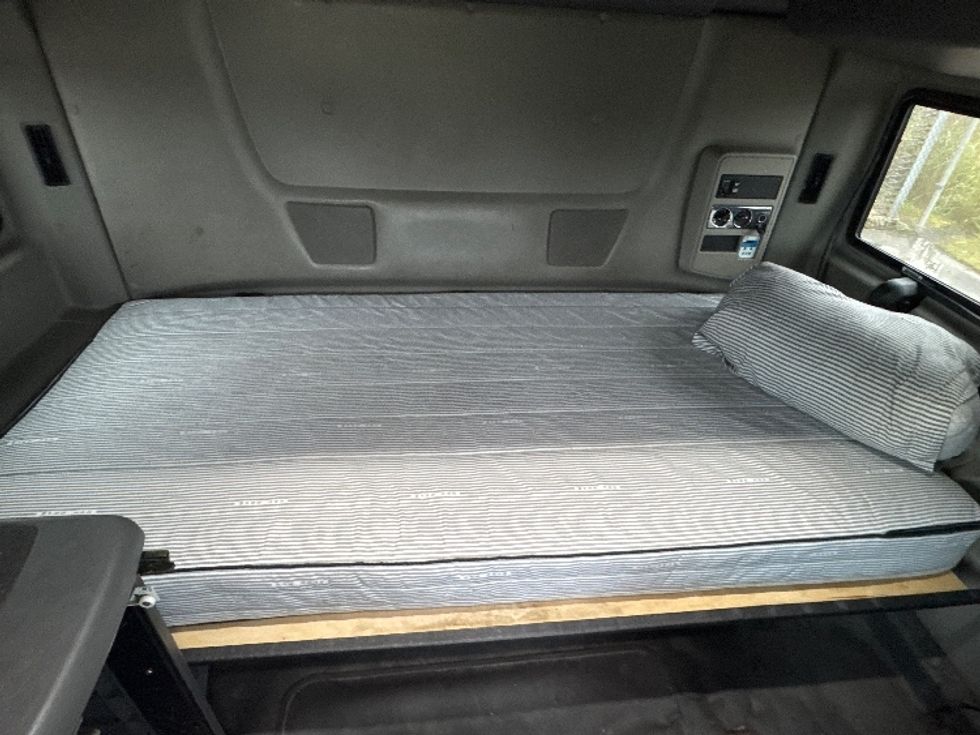 Sleeper Tractor-Heavy Duty Tractors-International-2022-LT625-Houston-TX-528,867\n\t\tmiles-$ 45,250 - Image 17