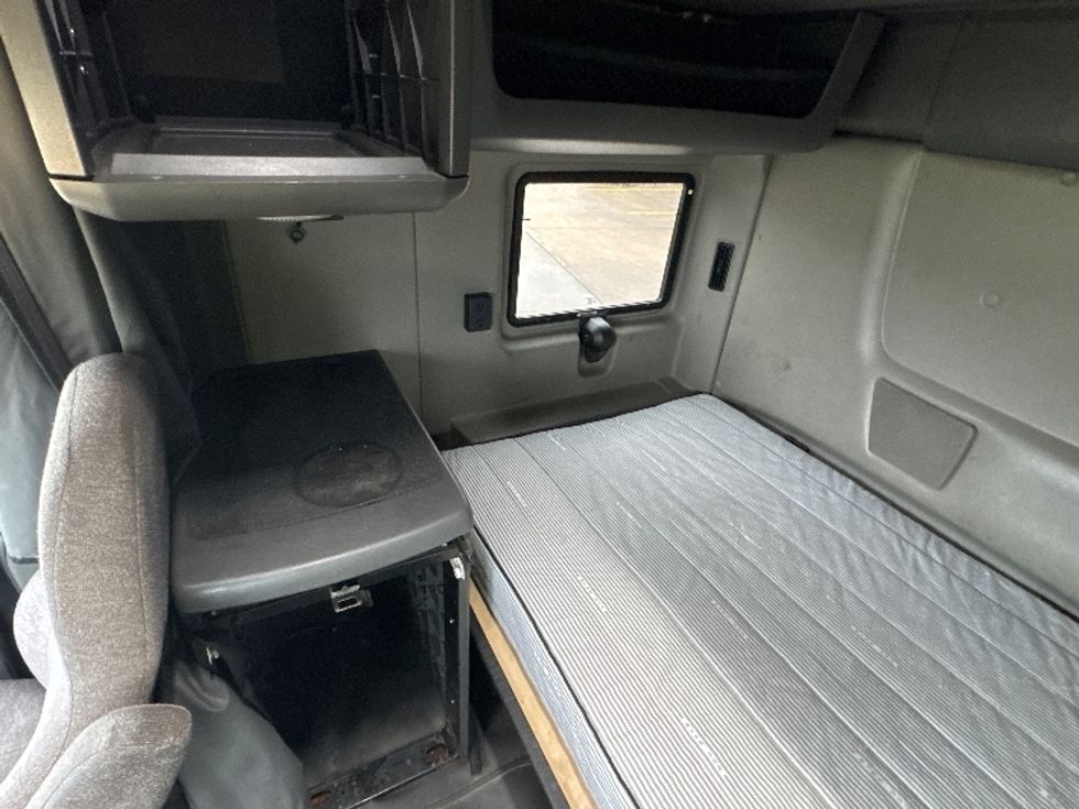 Sleeper Tractor-Heavy Duty Tractors-International-2022-LT625-Houston-TX-528,867\n\t\tmiles-$ 45,250 - Image 19