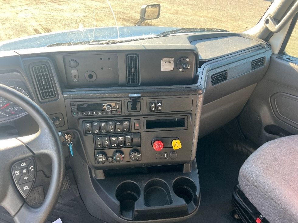 Sleeper Tractor-Heavy Duty Tractors-International-2022-LT625-Indian Trail-NC-271,232\n\t\tmiles-$ 71,000 - Image 12
