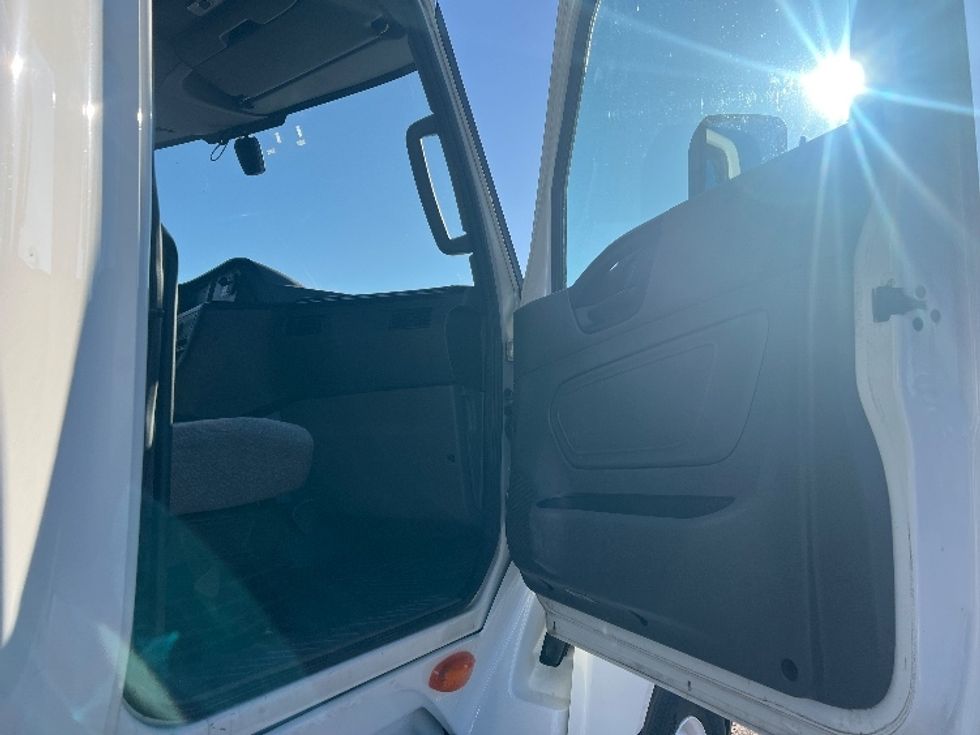 Sleeper Tractor-Heavy Duty Tractors-International-2022-LT625-Indian Trail-NC-271,232\n\t\tmiles-$ 71,000 - Image 13