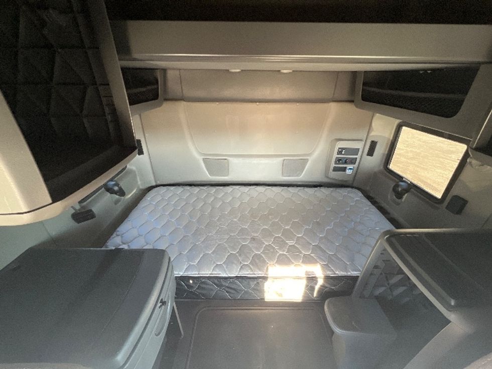 Sleeper Tractor-Heavy Duty Tractors-International-2022-LT625-Indian Trail-NC-271,232\n\t\tmiles-$ 71,000 - Image 16