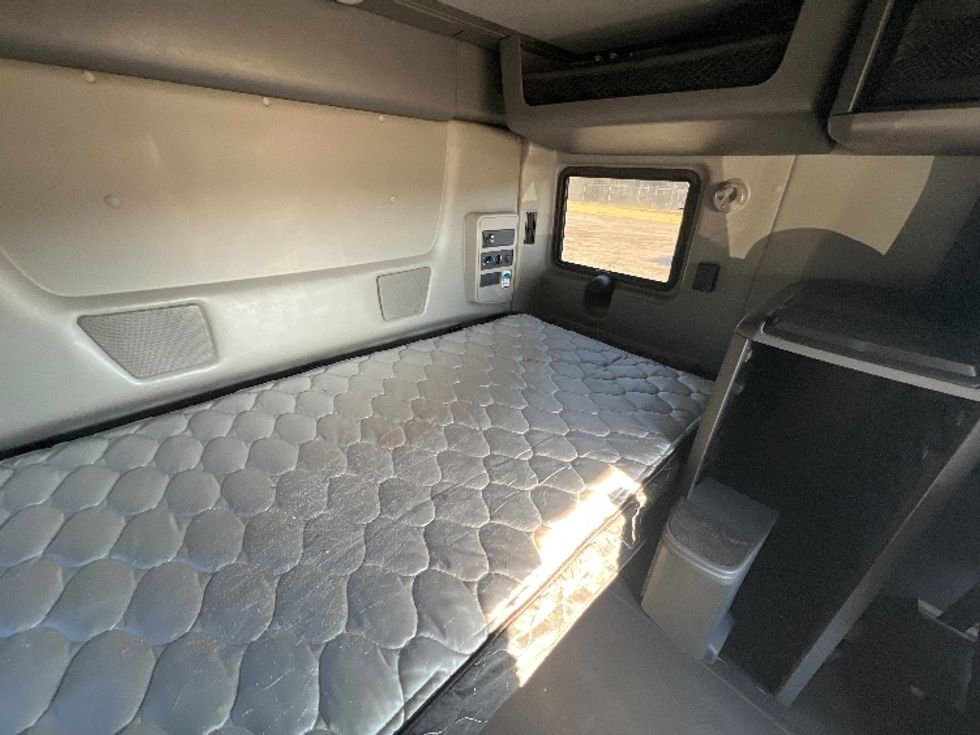 Sleeper Tractor-Heavy Duty Tractors-International-2022-LT625-Indian Trail-NC-271,232\n\t\tmiles-$ 71,000 - Image 17