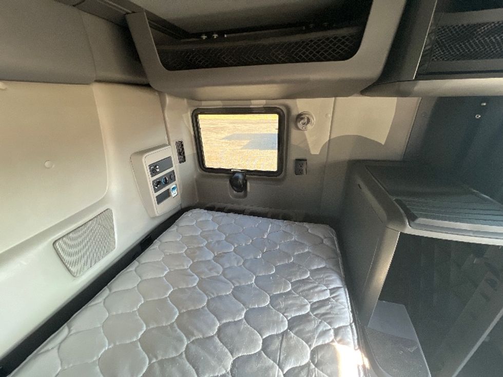 Sleeper Tractor-Heavy Duty Tractors-International-2022-LT625-Indian Trail-NC-271,232\n\t\tmiles-$ 71,000 - Image 18