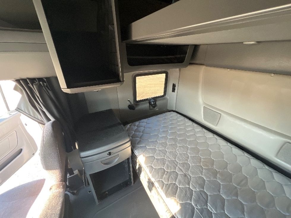 Sleeper Tractor-Heavy Duty Tractors-International-2022-LT625-Indian Trail-NC-271,232\n\t\tmiles-$ 71,000 - Image 19