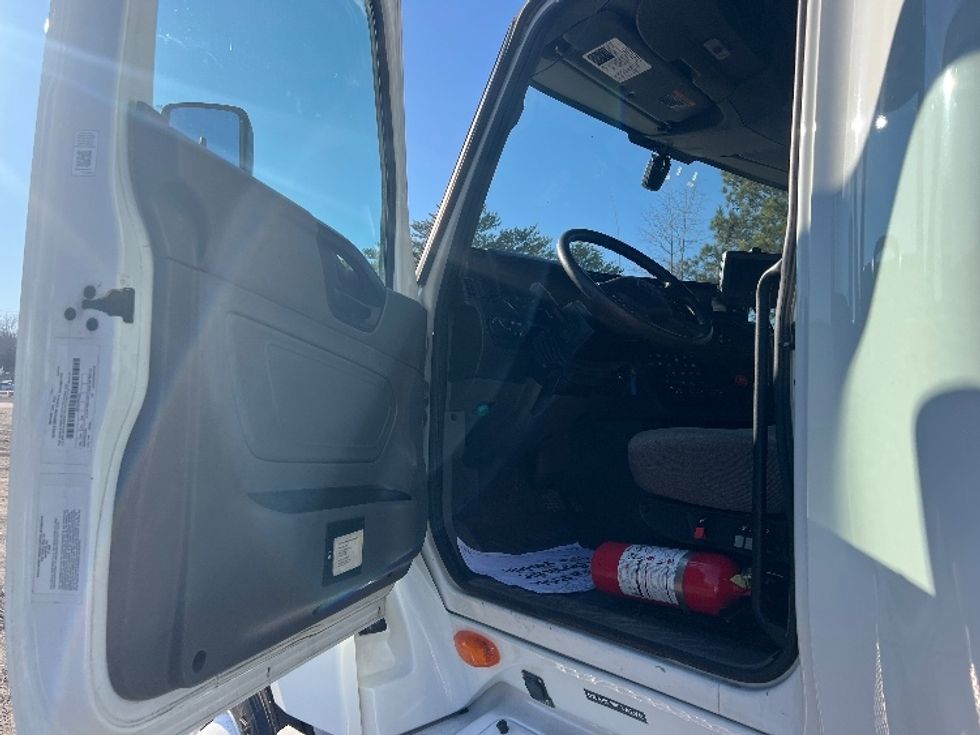 Sleeper Tractor-Heavy Duty Tractors-International-2022-LT625-Indian Trail-NC-271,232\n\t\tmiles-$ 71,000 - Image 9