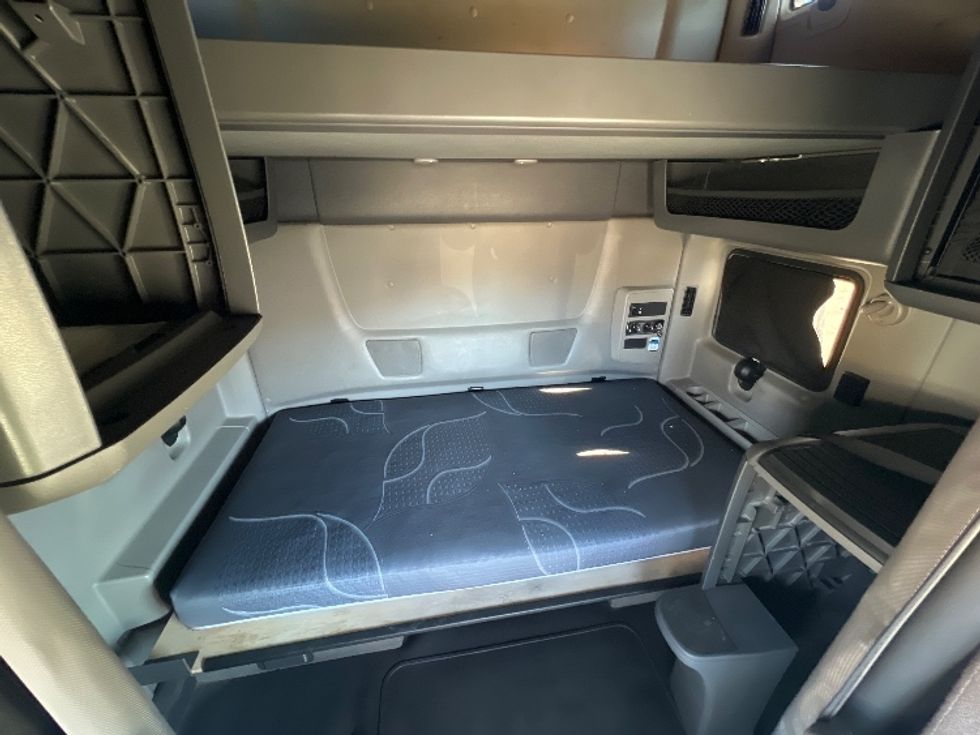 Sleeper Tractor-Heavy Duty Tractors-International-2022-LT625-Indian Trail-NC-278,419\n\t\tmiles-$ 71,750 - Image 16