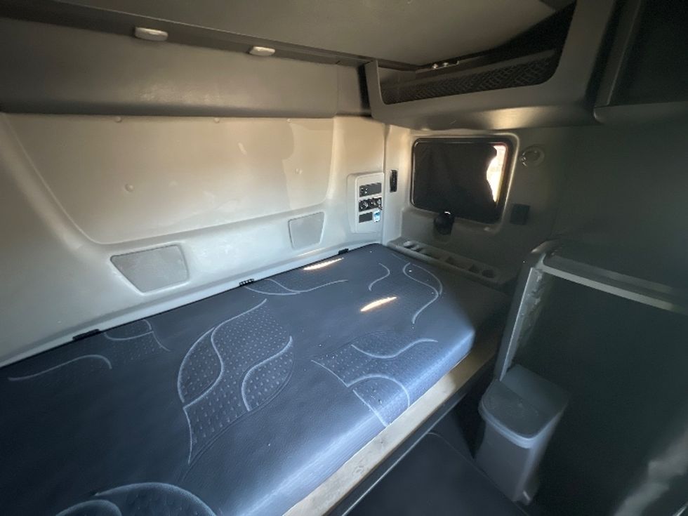 Sleeper Tractor-Heavy Duty Tractors-International-2022-LT625-Indian Trail-NC-278,419\n\t\tmiles-$ 71,750 - Image 17