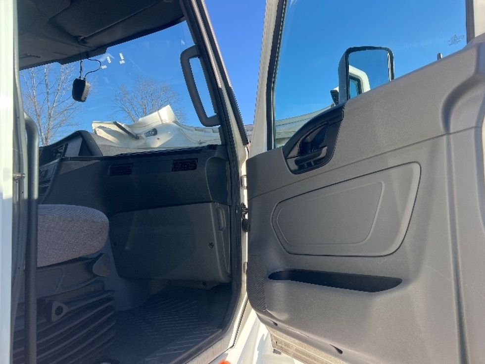 Sleeper Tractor-Heavy Duty Tractors-International-2022-LT625-Indian Trail-NC-393,632\n\t\tmiles-$ 61,250 - Image 13