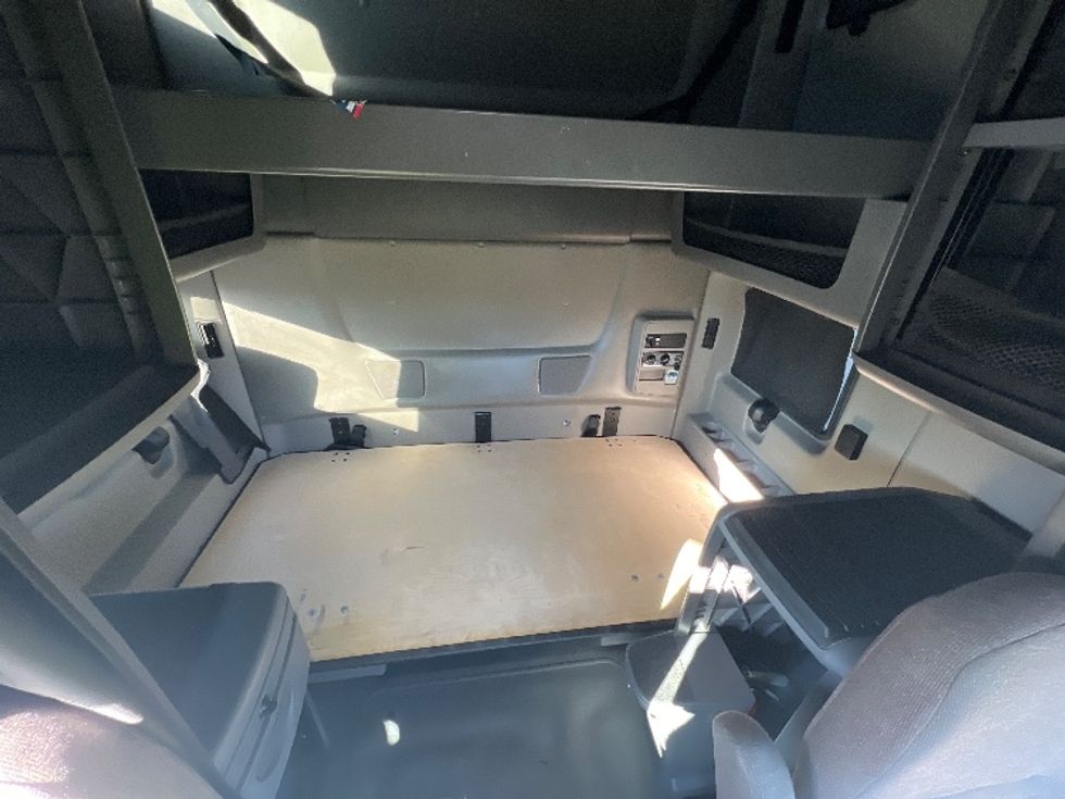 Sleeper Tractor-Heavy Duty Tractors-International-2022-LT625-Indian Trail-NC-393,632\n\t\tmiles-$ 61,250 - Image 16