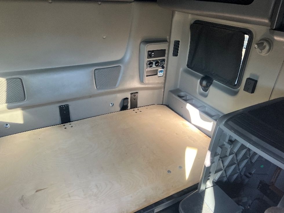 Sleeper Tractor-Heavy Duty Tractors-International-2022-LT625-Indian Trail-NC-393,632\n\t\tmiles-$ 61,250 - Image 17