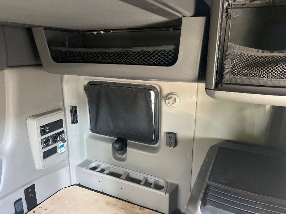 Sleeper Tractor-Heavy Duty Tractors-International-2022-LT625-Indian Trail-NC-393,632\n\t\tmiles-$ 61,250 - Image 18