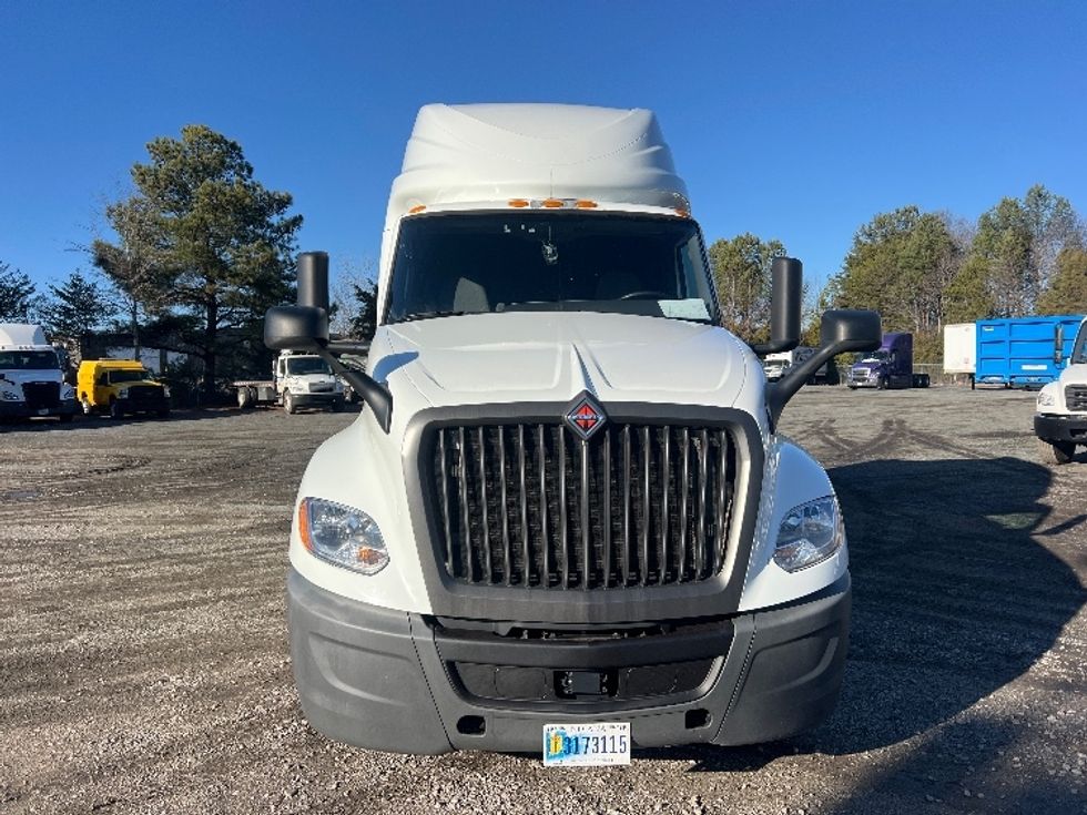 Sleeper Tractor-Heavy Duty Tractors-International-2022-LT625-Indian Trail-NC-393,632\n\t\tmiles-$ 61,250 - Image 2