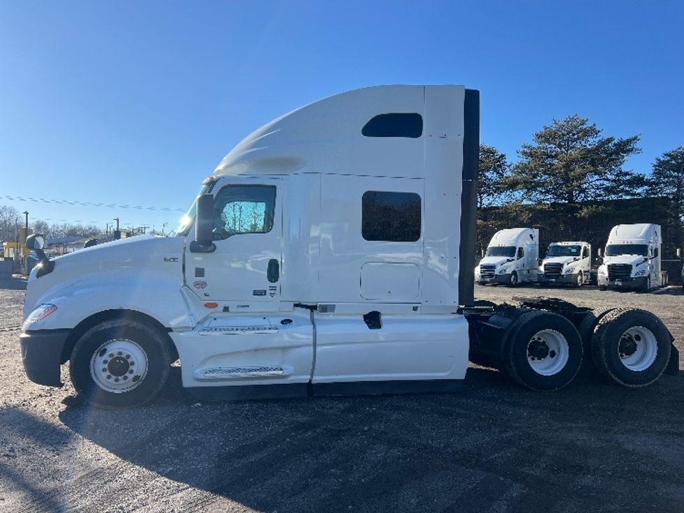 Sleeper Tractor-Heavy Duty Tractors-International-2022-LT625-Indian Trail-NC-393,632\n\t\tmiles-$ 61,250 - Image 4