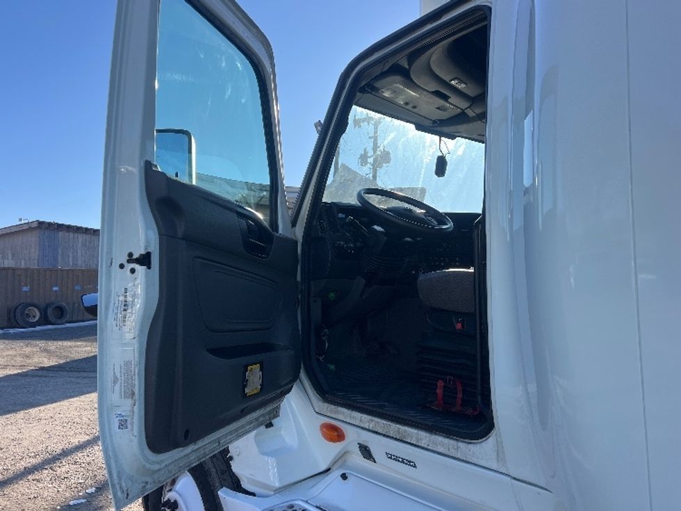 Sleeper Tractor-Heavy Duty Tractors-International-2022-LT625-Indian Trail-NC-393,632\n\t\tmiles-$ 61,250 - Image 9