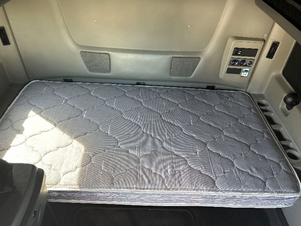 Sleeper Tractor-Heavy Duty Tractors-International-2022-LT625-Indianapolis-IN-436,366\n\t\tmiles-$ 61,000 - Image 17