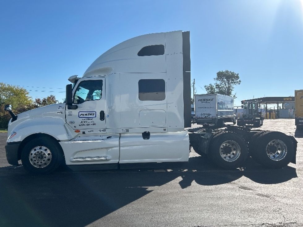 2022 International LT625 LT photo 4