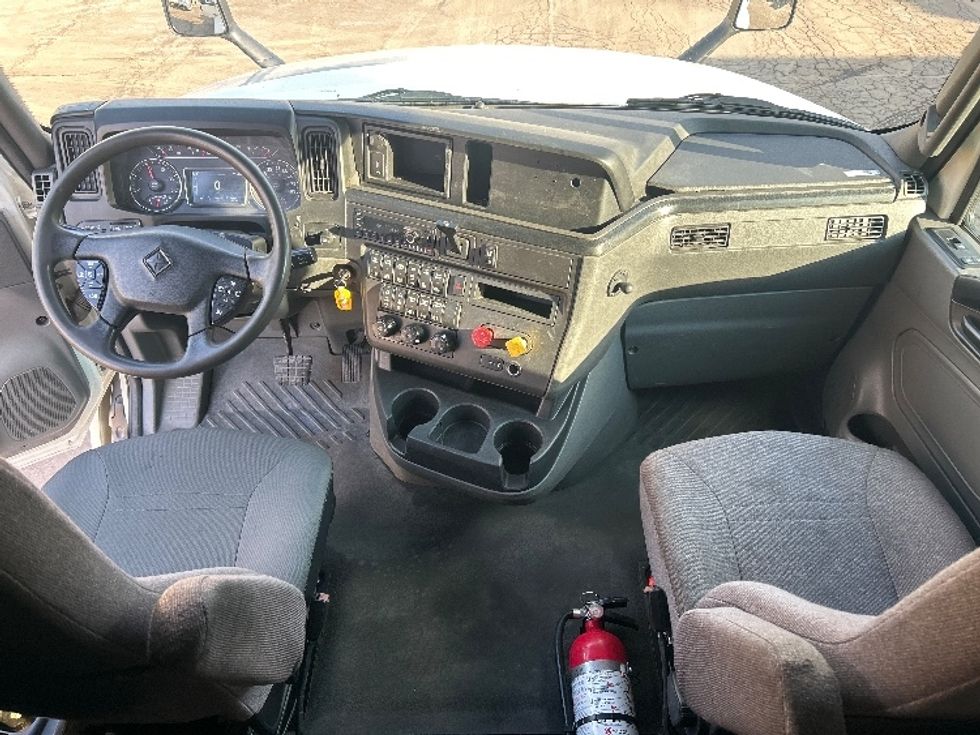 Sleeper Tractor-Heavy Duty Tractors-International-2022-LT625-Jessup-PA-482,733\n\t\tmiles-$ 52,000 - Image 12