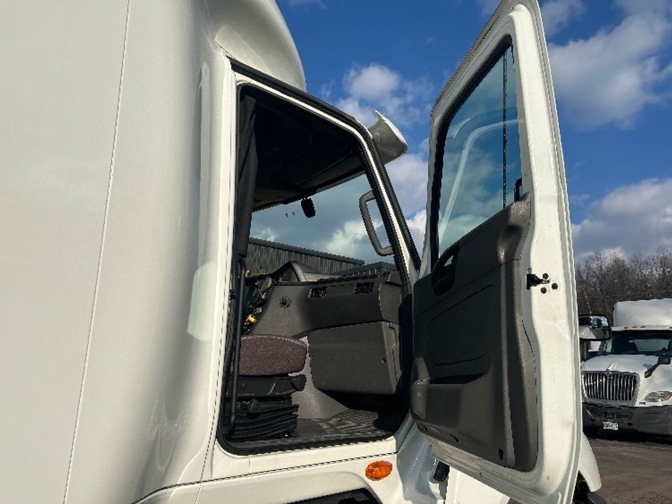 Sleeper Tractor-Heavy Duty Tractors-International-2022-LT625-Jessup-PA-482,733\n\t\tmiles-$ 52,000 - Image 13