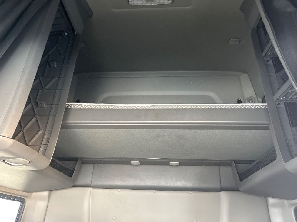 Sleeper Tractor-Heavy Duty Tractors-International-2022-LT625-Jessup-PA-482,733\n\t\tmiles-$ 52,000 - Image 17